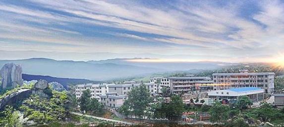 凤凰县育英民族学校怎么样、好不好