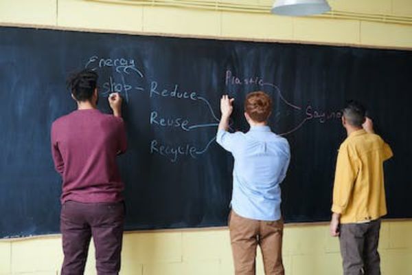 在校期间她学会了：一个女生该有的生活方式